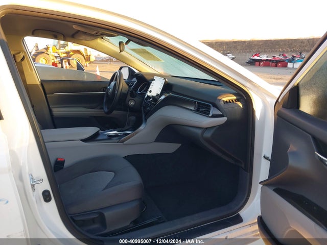 4T1C11AK8NU658404 Toyota CAMRY LE