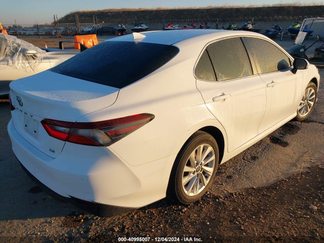 4T1C11AK8NU658404 Toyota CAMRY LE