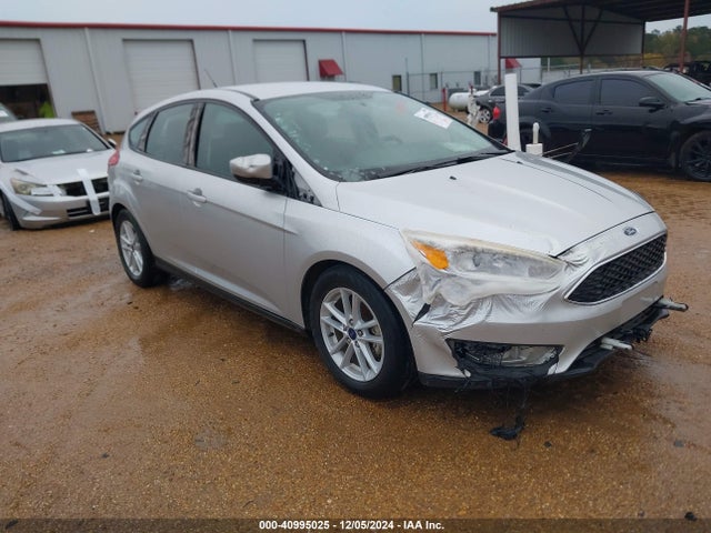 Ford FOCUS SE 2018 1FADP3K26JL284771 Image 1