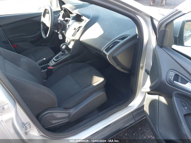 Ford FOCUS SE 2018 1FADP3K26JL284771 Image 5