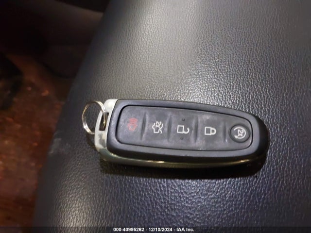 1FMCU9HD6KUC56986 Ford ESCAPE SEL