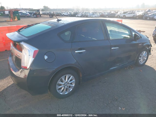 Toyota Prius Plug-in Advanced 2014 JTDKN3DPXE3062417 Image 4