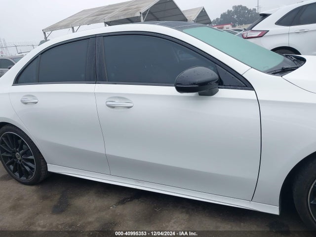 W1K3G4EB3NJ371977 Mercedes-Benz A 220