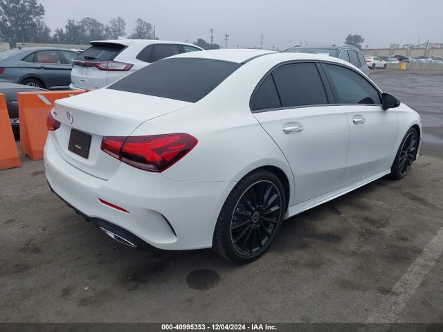 W1K3G4EB3NJ371977 Mercedes-Benz A 220