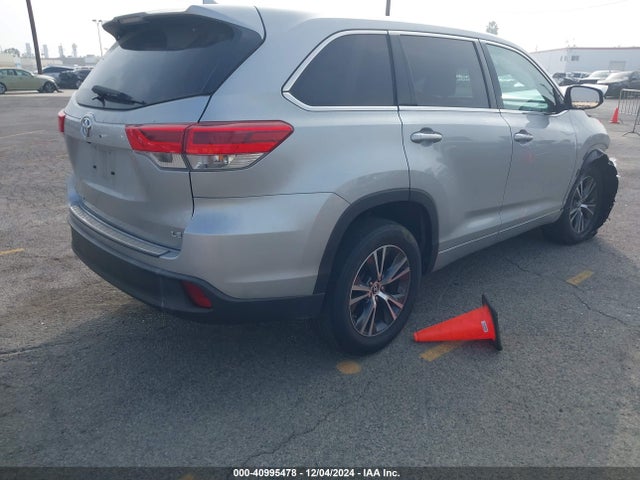 5TDZZRFH8JS277251 Toyota Highlander Le/le Plus