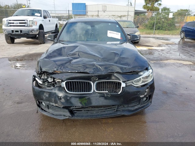 BMW 320i 2018 WBA8E1G59JNU88958 Image 12