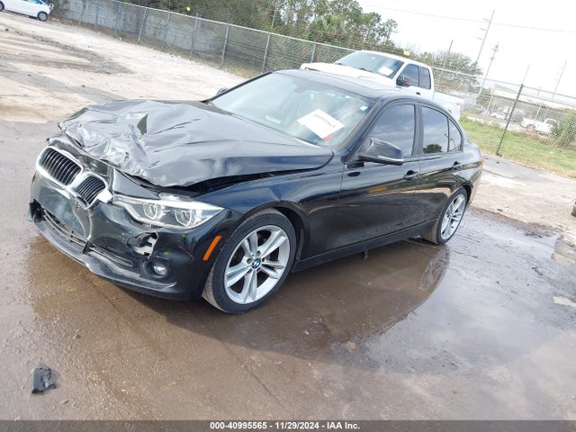 BMW 320i 2018 WBA8E1G59JNU88958 Image 2
