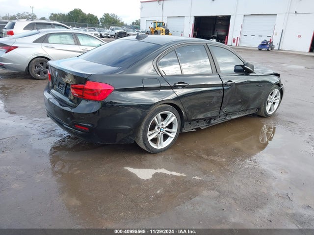 BMW 320i 2018 WBA8E1G59JNU88958 Image 4