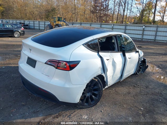 2021 TESLA MODEL Y 5YJYGAEEXMF185304 Photo 3