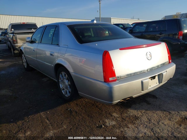 2010 CADILLAC DTS 1G6KA5EY3AU129820 Photo 2
