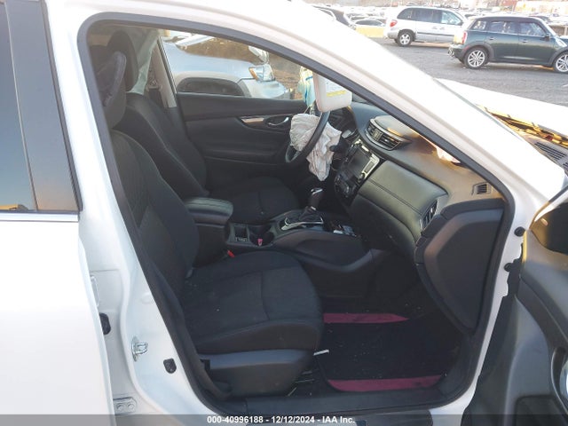 5N1AT2MV8JC727878 Nissan ROGUE SV