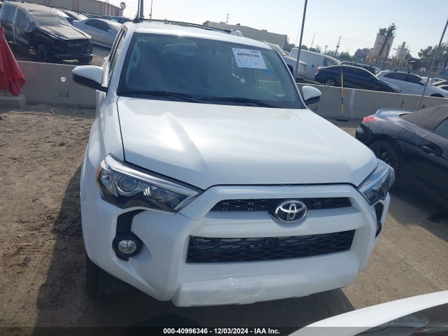 Toyota 4RUNNER SR5 2018 JTEBU5JR1J5529030 Image 12