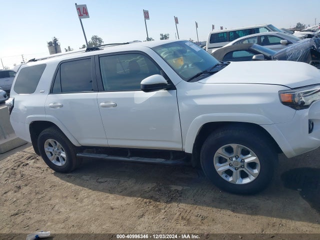 Toyota 4RUNNER SR5 2018 JTEBU5JR1J5529030 Image 13