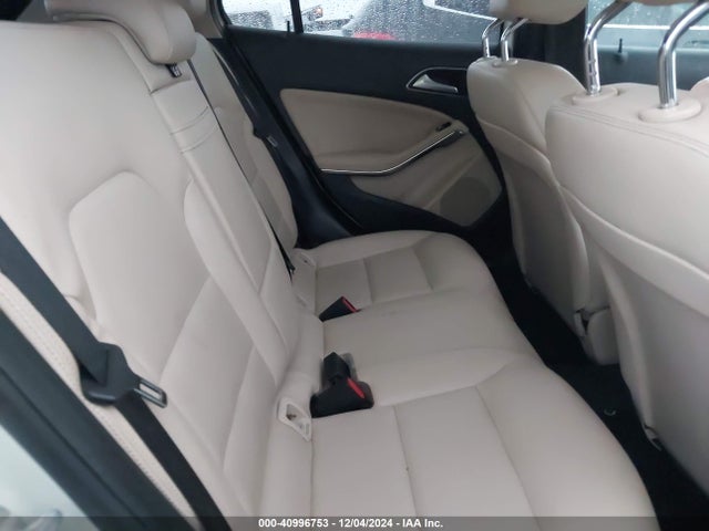 WDCTG4EB2FJ158931 Mercedes-Benz GLA 250