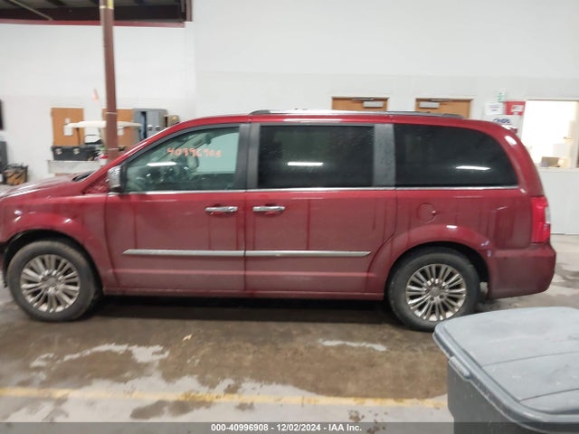 2C4RC1GG4FR597045 Chrysler Town & Country Limited Platinum