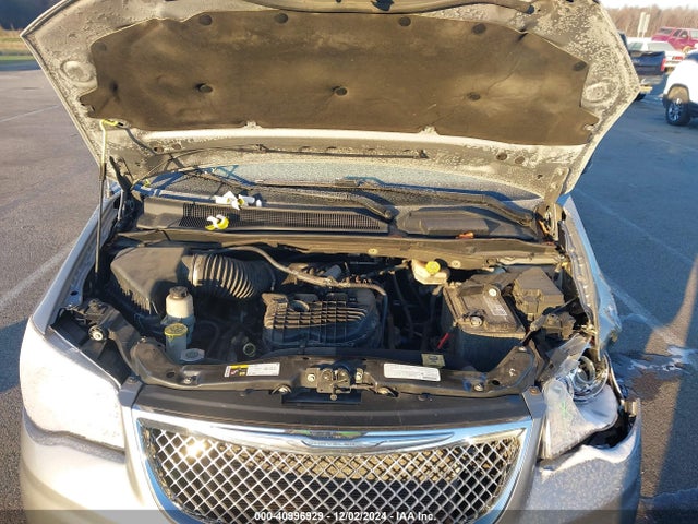 2C4RC1GG2ER345518 Chrysler Town & Country Limited