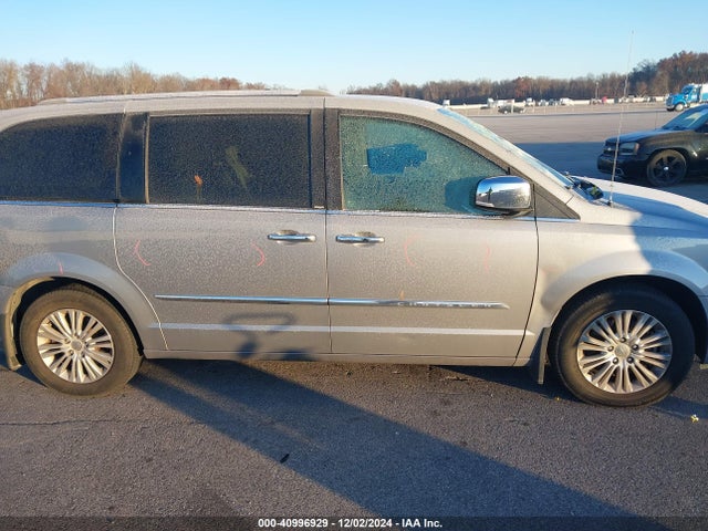 2C4RC1GG2ER345518 Chrysler Town & Country Limited