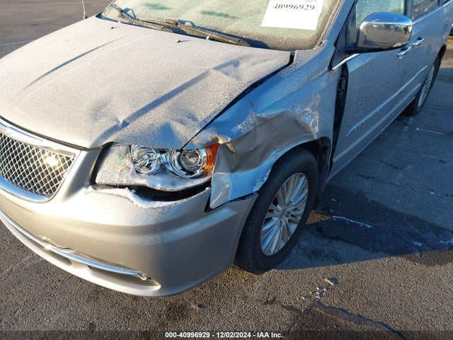 2C4RC1GG2ER345518 Chrysler Town & Country Limited