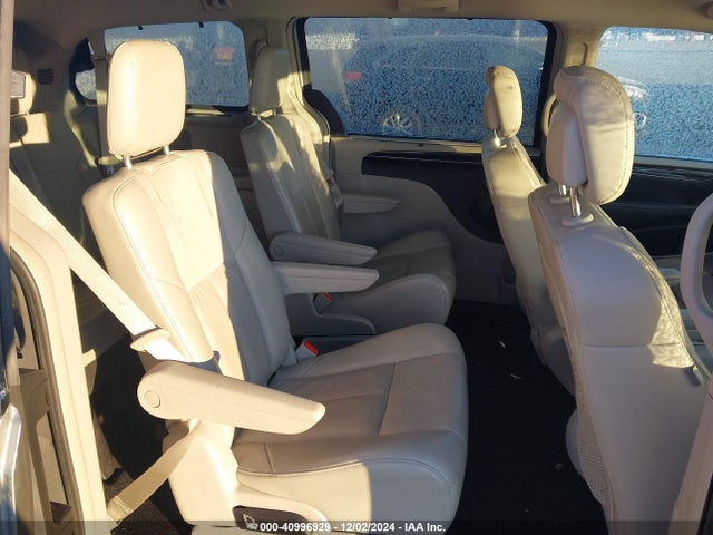 2C4RC1GG2ER345518 Chrysler Town & Country Limited