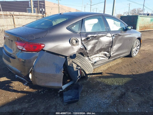 Chrysler 200 S 2015 1C3CCCBB7FN676241 Image 4