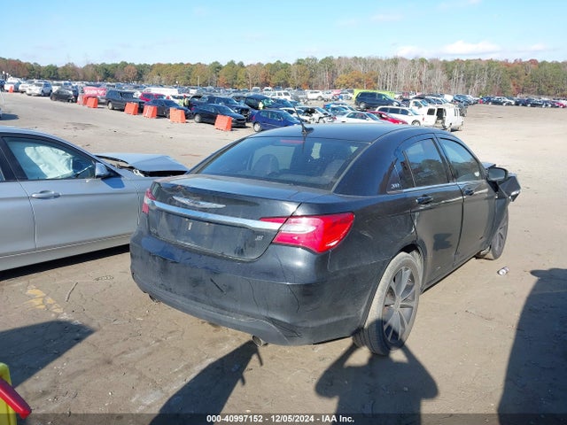 1C3CCBBG5EN132079 Chrysler 200 Touring