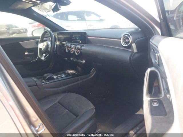W1K3G4EB7LJ226518 Mercedes-Benz A 220