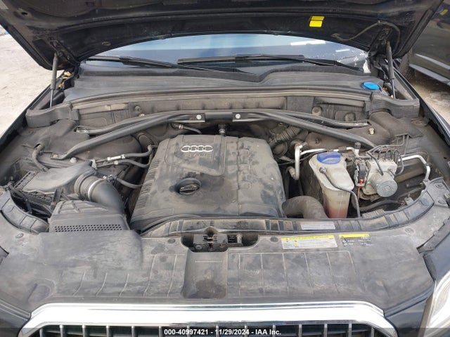 Audi Q5 2.0t Premium 2017 WA1L2AFP0HA055047 Image 10