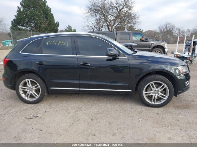 Audi Q5 2.0t Premium 2017 WA1L2AFP0HA055047 Image 14