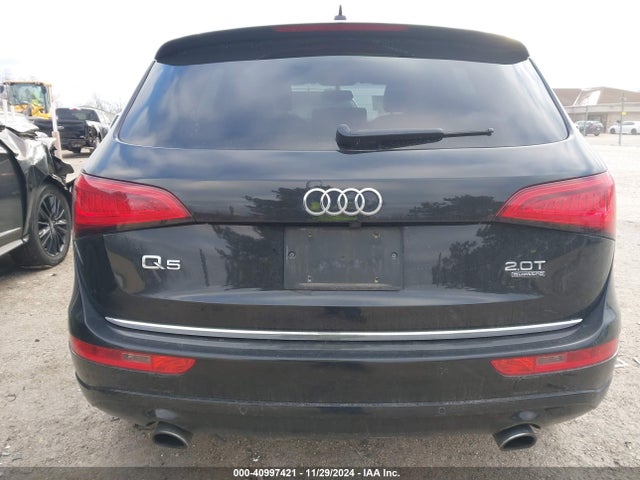 Audi Q5 2.0t Premium 2017 WA1L2AFP0HA055047 Image 17