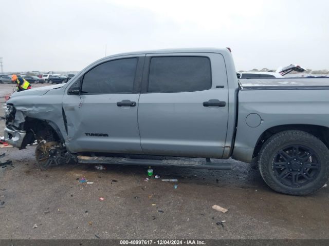 5TFDW5F10KX806993 Toyota Tundra Sr5 5.7l V8