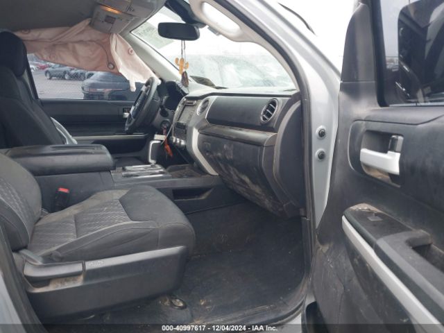 5TFDW5F10KX806993 Toyota Tundra Sr5 5.7l V8