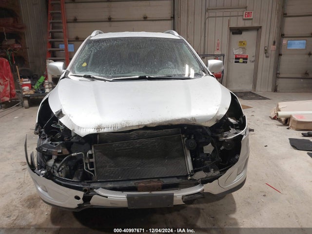 KM8JUCAG2EU800042 Hyundai TUCSON SE