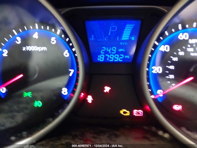 KM8JUCAG2EU800042 Hyundai TUCSON SE