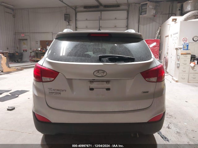 KM8JUCAG2EU800042 Hyundai TUCSON SE