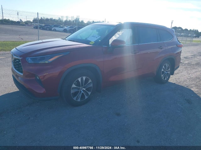 Toyota Highlander Xle 2022 5TDGZRAH8NS104818 Image 2