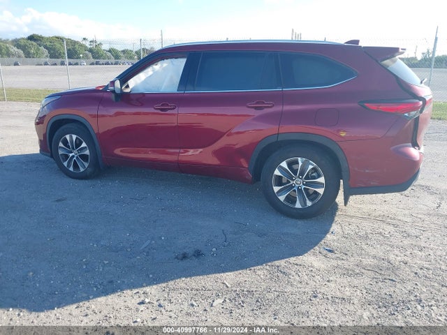 Toyota Highlander Xle 2022 5TDGZRAH8NS104818 Image 3