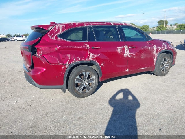 Toyota Highlander Xle 2022 5TDGZRAH8NS104818 Image 4