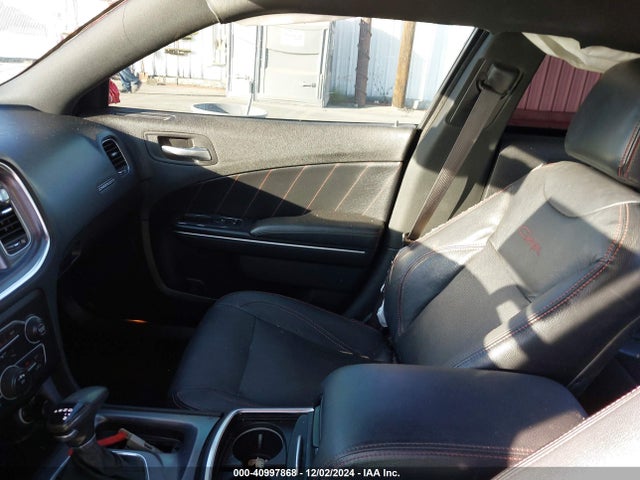2C3CDXBG4FH729230 Dodge Charger Se