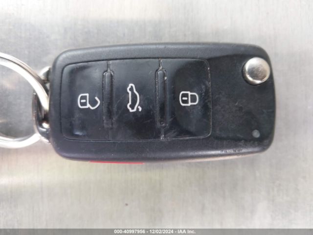 WVGAV7AX4FW558803 Volkswagen TIGUAN SE