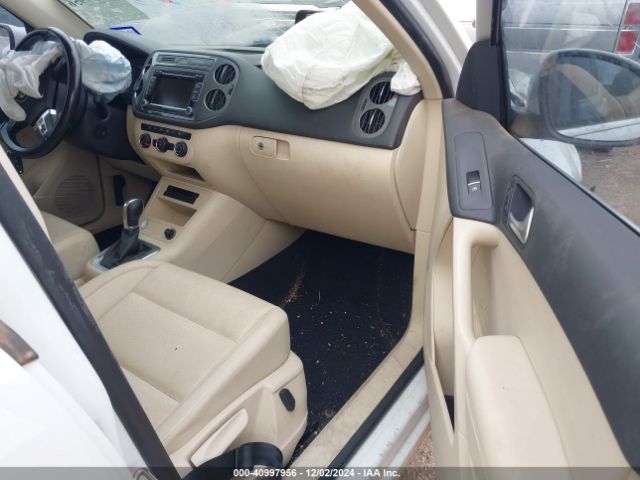 WVGAV7AX4FW558803 Volkswagen TIGUAN SE