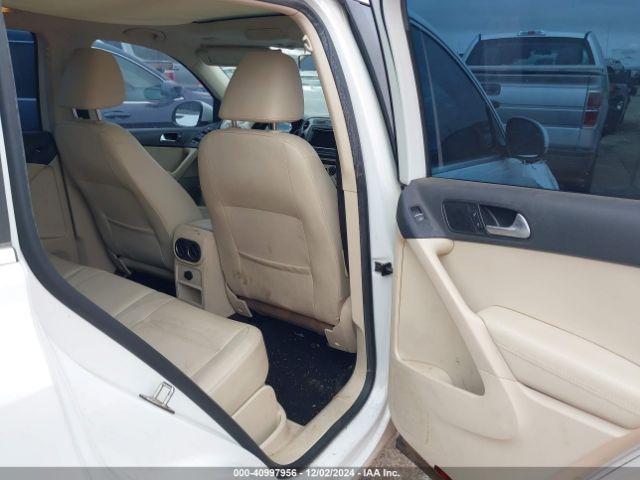 WVGAV7AX4FW558803 Volkswagen TIGUAN SE