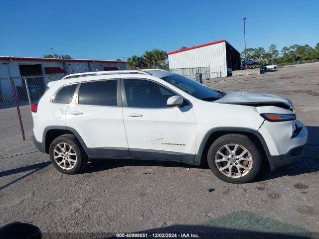 1C4PJLCB2GW288332 Jeep Cherokee Latitude