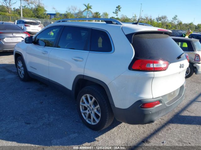 1C4PJLCB2GW288332 Jeep Cherokee Latitude