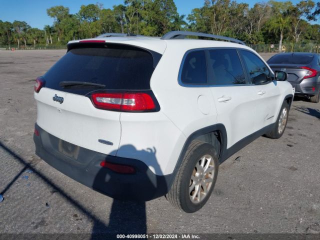 1C4PJLCB2GW288332 Jeep Cherokee Latitude