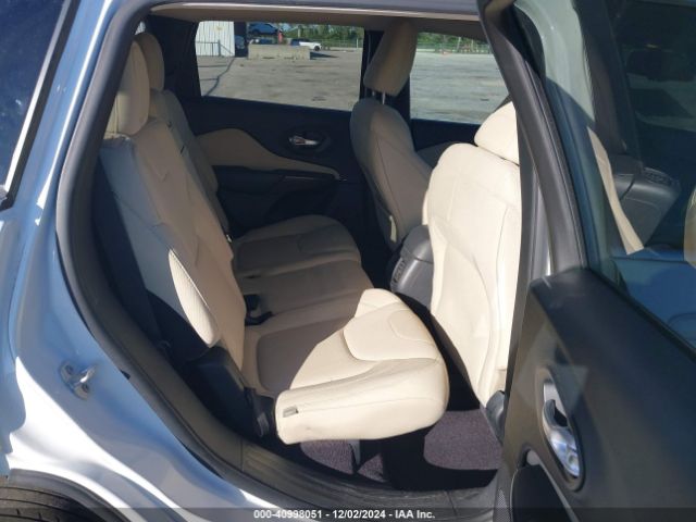 1C4PJLCB2GW288332 Jeep Cherokee Latitude