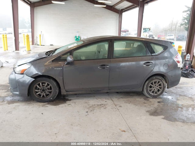 Toyota Prius V Two 2016 JTDZN3EUXGJ054318 Image 13
