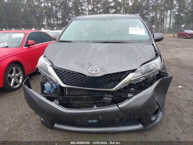 Toyota SIENNA SE 2017 5TDXZ3DC1HS897574 Image 12