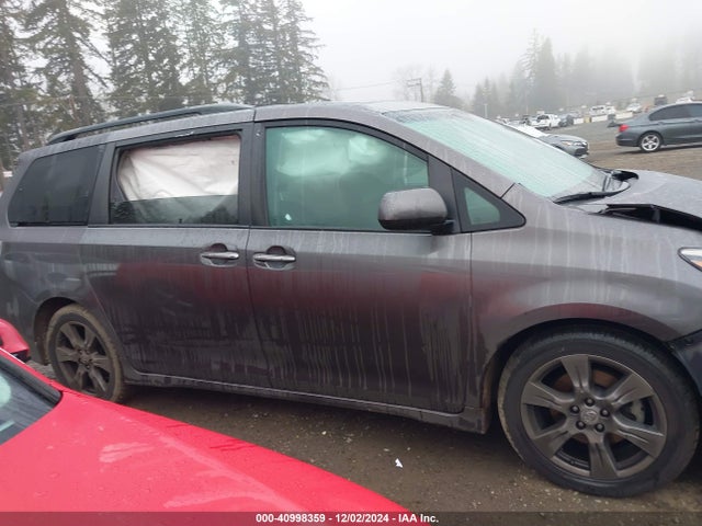 Toyota SIENNA SE 2017 5TDXZ3DC1HS897574 Image 13