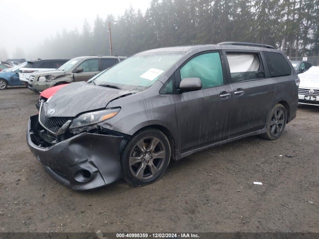 Toyota SIENNA SE 2017 5TDXZ3DC1HS897574 Image 2