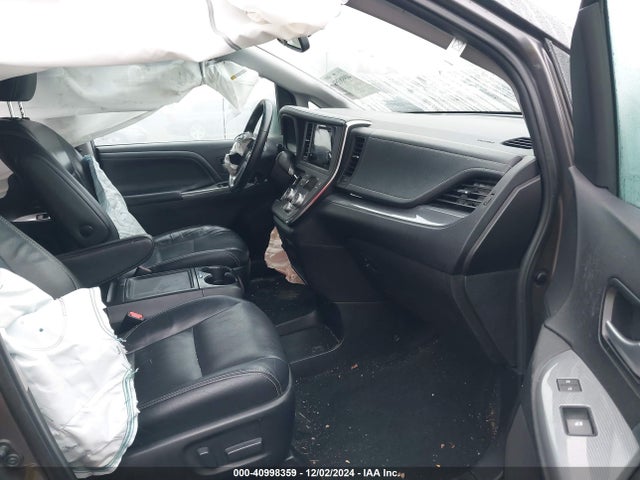 Toyota SIENNA SE 2017 5TDXZ3DC1HS897574 Image 5